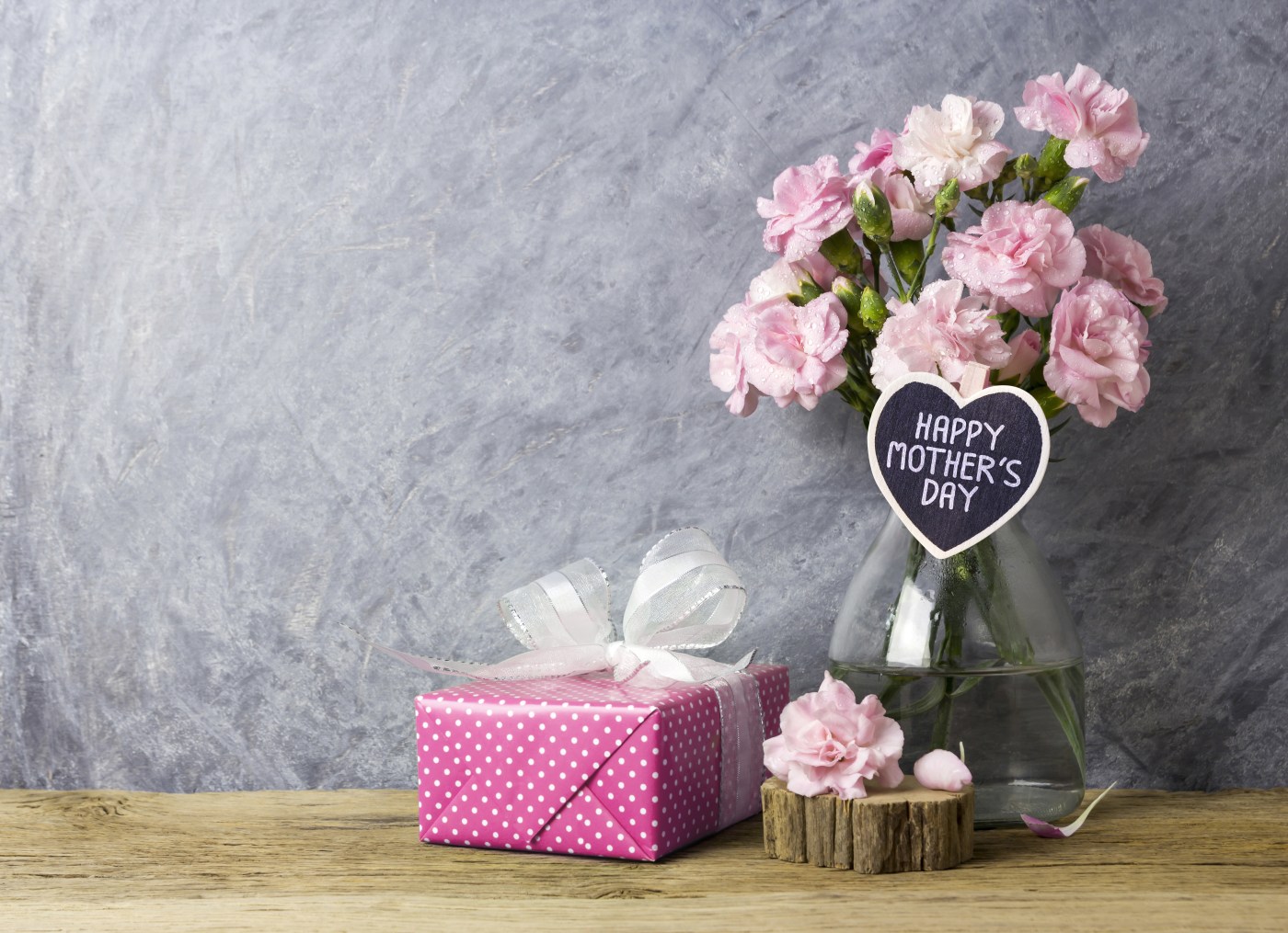If you’re down on funds and need inexpensive Mother’s Day gift ideas, here are our top five choices!