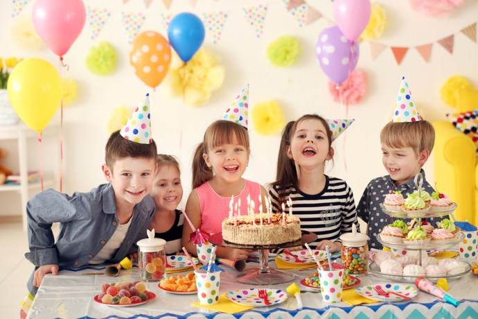Organize a fun birthday party for your child without breaking the bank.